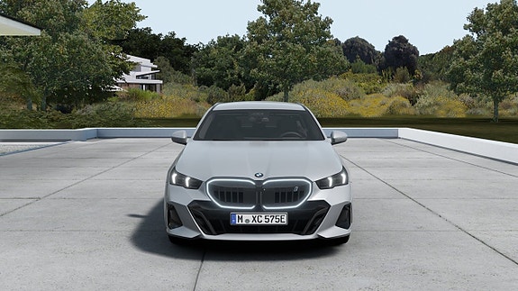 BMW i5 3 of 13