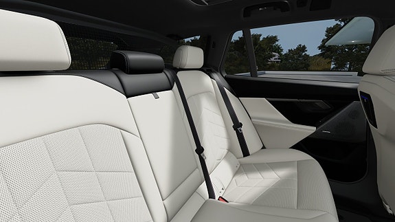 BMW i5 11 of 13