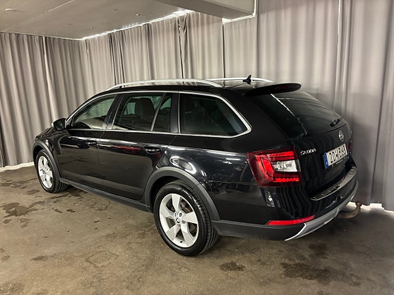 Skoda Octavia Scout 4 of 5