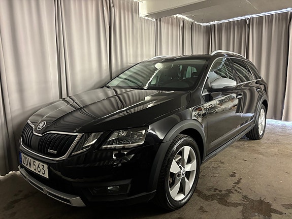 Skoda Octavia Scout 2 of 5