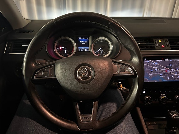 Skoda Octavia Scout 15 of 19