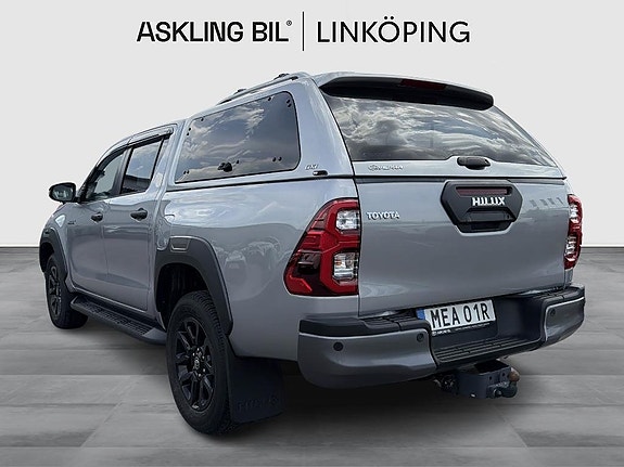 Toyota HiLux 2 of 13