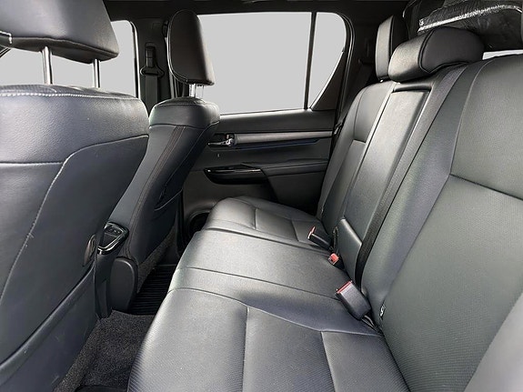 Toyota HiLux 7 of 13