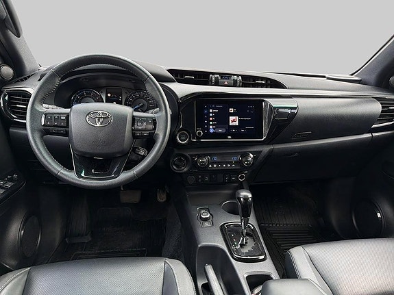 Toyota HiLux 8 of 13