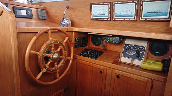 Välhållen Nauticat 321 (2000) – Ny motor och däcksalong! 5 of 5