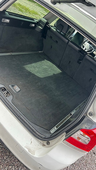 Volvo V70 4 of 5