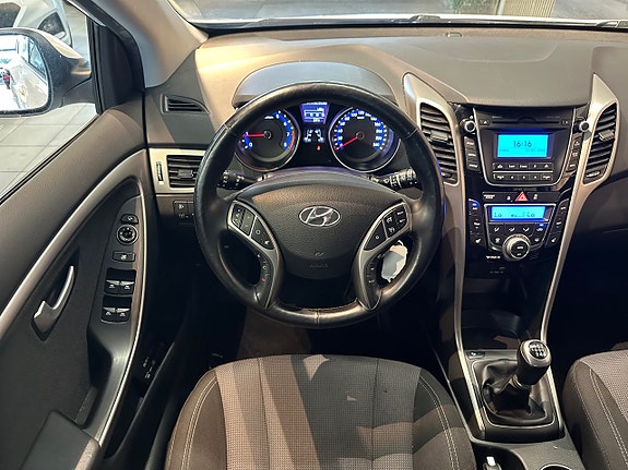 Hyundai i30 12 of 23