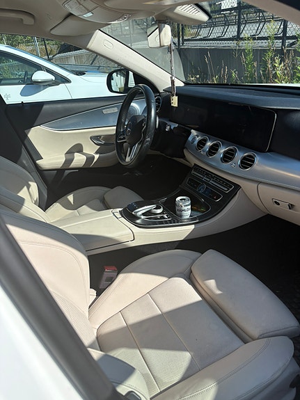 Mercedes-Benz 200 E 3 of 5