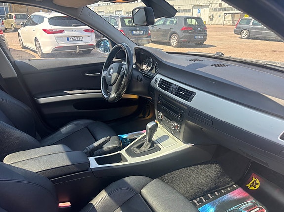 BMW 320i 5 of 5
