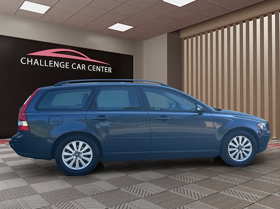 Volvo V50 3 of 5