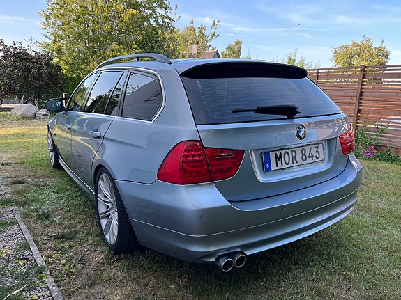 BMW 325d 2 of 5