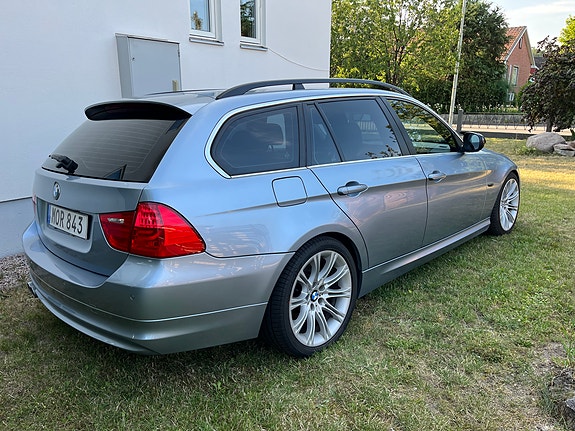 BMW 325d 3 of 5