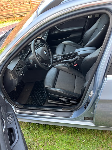 BMW 325d 4 of 5