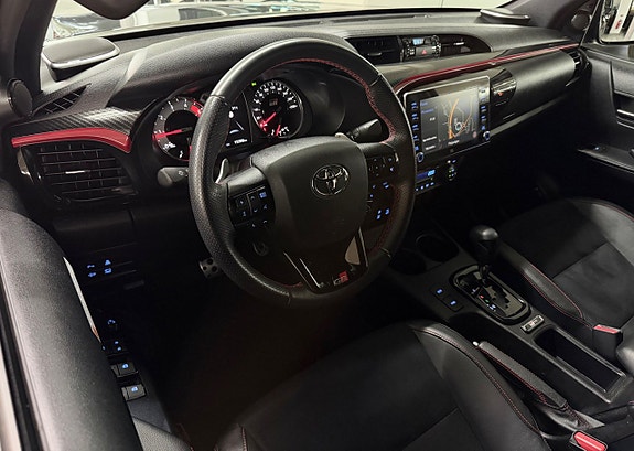 Toyota HiLux 10 of 28
