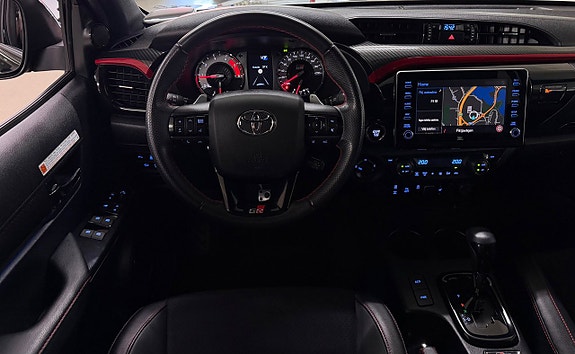 Toyota HiLux 16 of 28