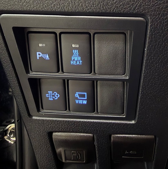 Toyota HiLux 22 of 28