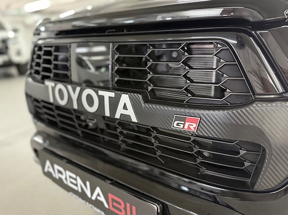 Toyota HiLux 8 of 28