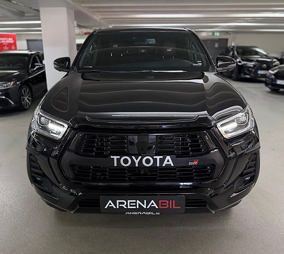 Toyota HiLux 7 of 28