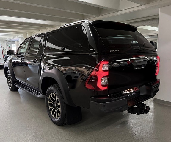 Toyota HiLux 3 of 28