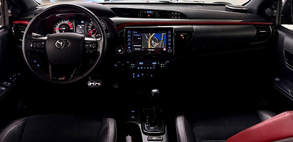 Toyota HiLux 11 of 28
