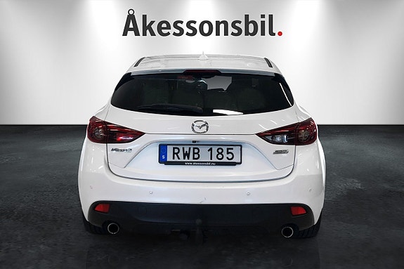 Mazda 3 4 of 5