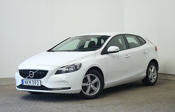 Volvo V40 2 of 9