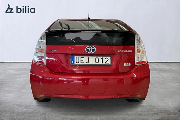 Toyota Prius 4 of 5