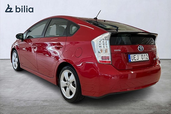 Toyota Prius 2 of 5