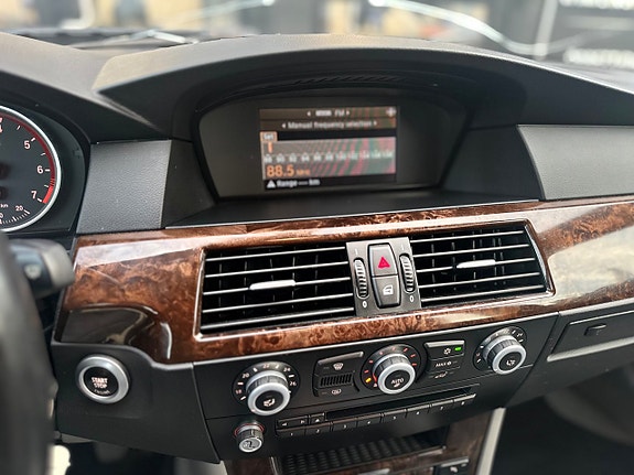 BMW 523i 11 of 24
