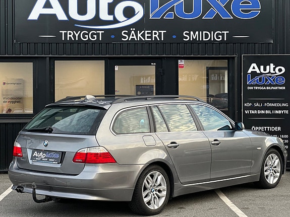 BMW 523i 3 of 5