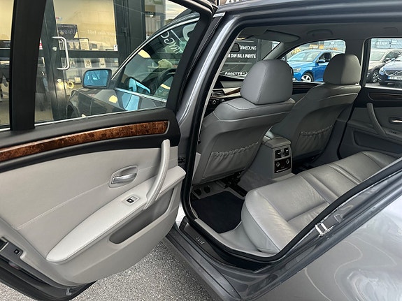 BMW 523i 15 of 24