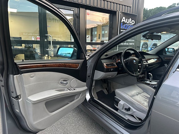 BMW 523i 6 of 24