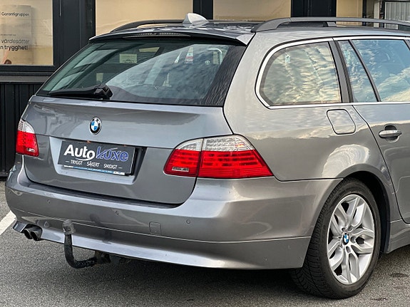 BMW 523i 4 of 5