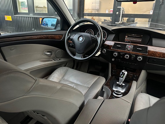 BMW 523i 19 of 24