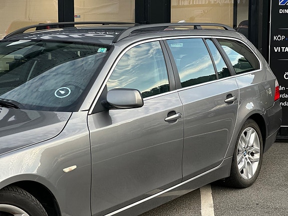 BMW 523i 2 of 5