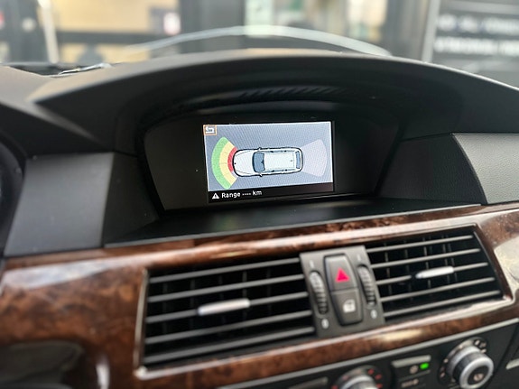 BMW 523i 12 of 24