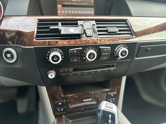 BMW 523i 10 of 24