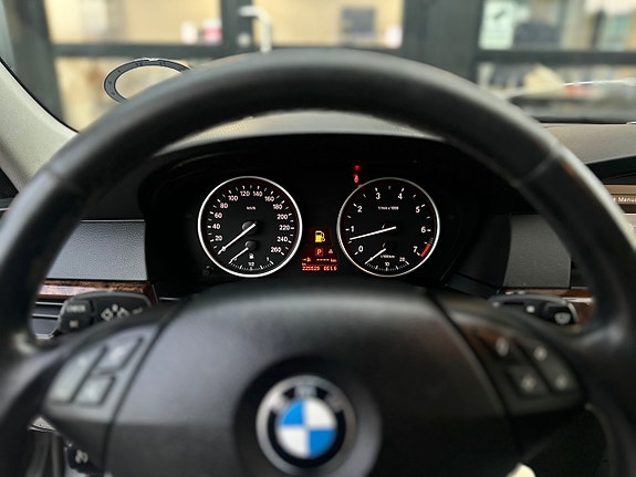 BMW 523i 13 of 24
