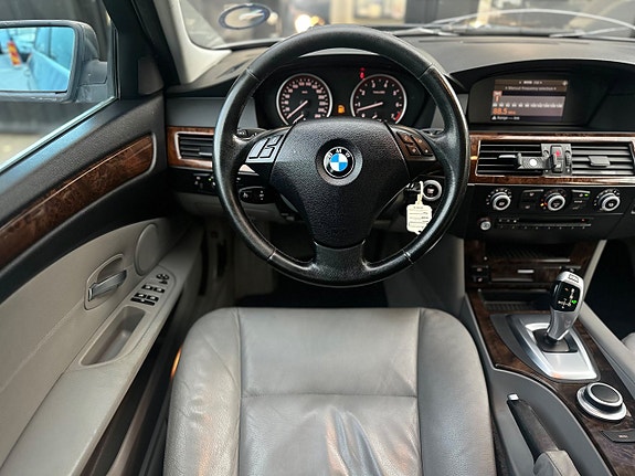 BMW 523i 8 of 24