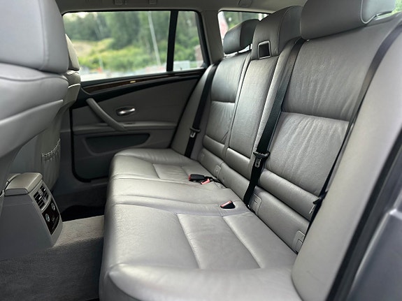 BMW 523i 16 of 24