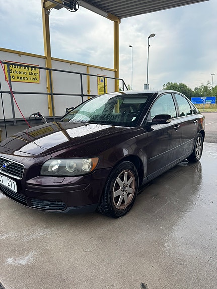 Volvo S40 2 of 5