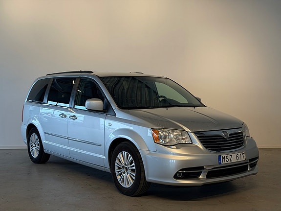 Lancia Voyager 2 of 5