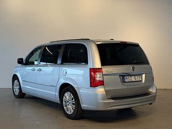 Lancia Voyager 4 of 5