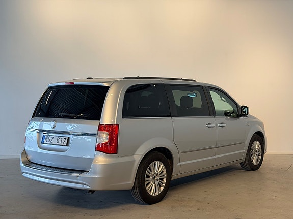 Lancia Voyager 3 of 5
