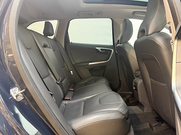 Volvo XC60 13 of 30
