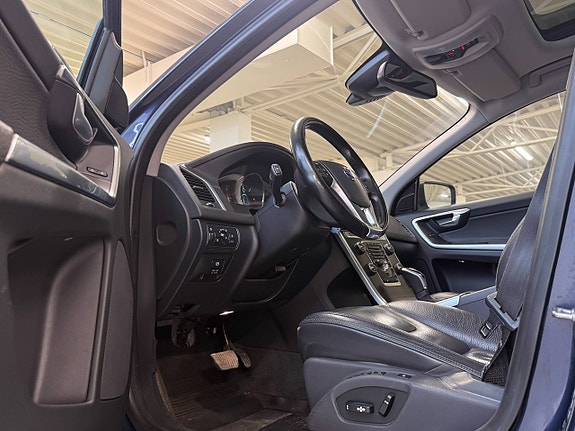 Volvo XC60 10 of 30