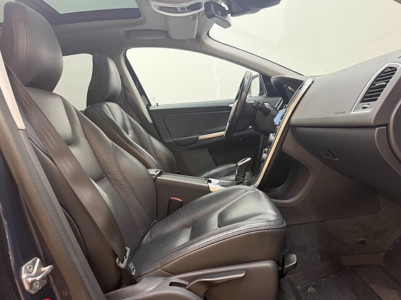 Volvo XC60 14 of 30