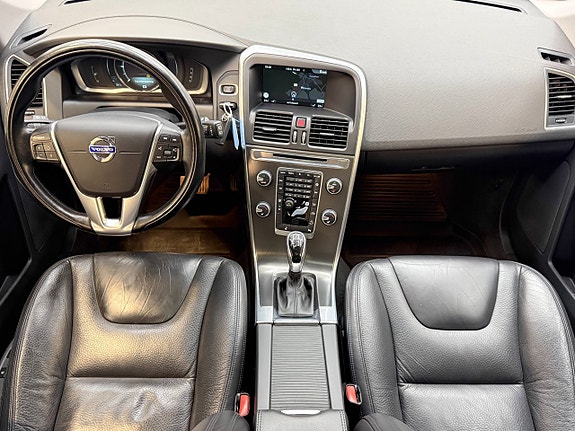 Volvo XC60 2 of 30