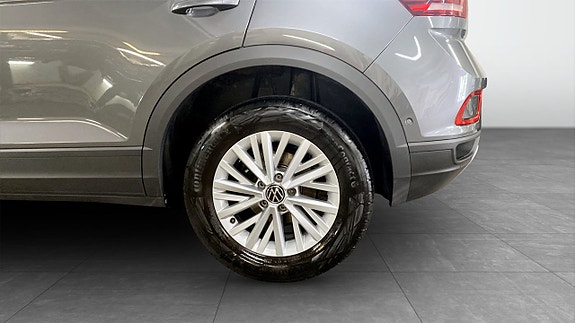 Volkswagen T-Roc 6 of 12