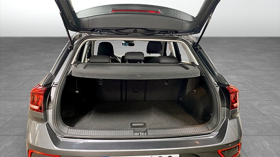 Volkswagen T-Roc 12 of 12